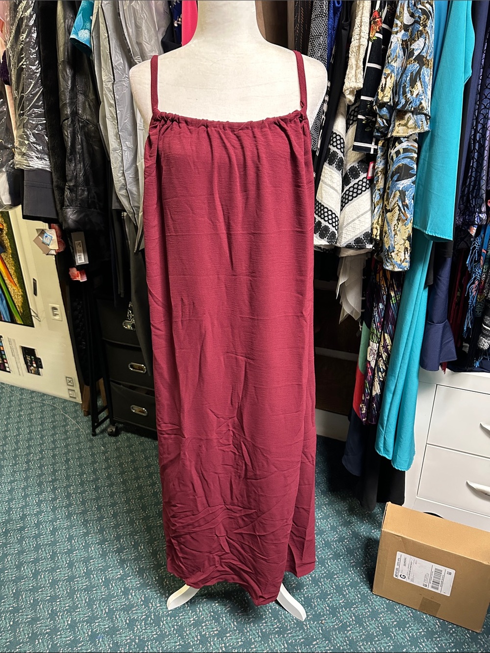 💐 Women's Burgundy Maxi Dress with Adjustable Neckline